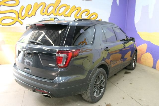 2017 Ford Explorer — detail view