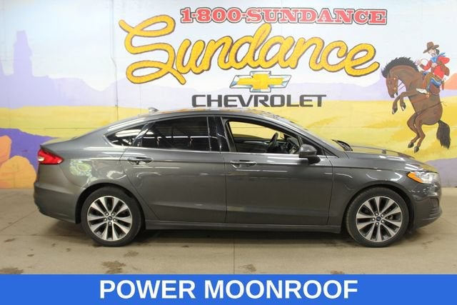 2019 Ford Fusion SE in Gray — front three-quarter view