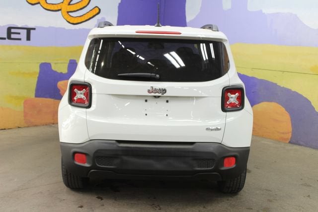2015 Jeep Renegade — rear three-quarter view