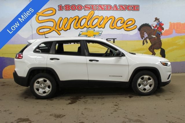 2019 Jeep Cherokee Sport in Bright White — front three-quarter view