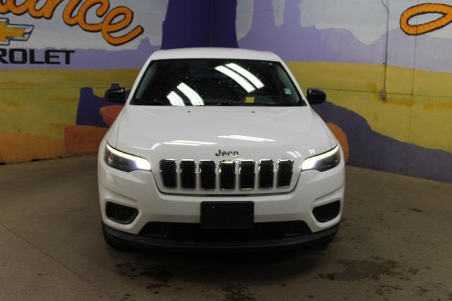2019 Jeep Cherokee — rear three-quarter view