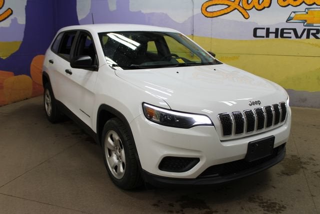 2019 Jeep Cherokee — interior view