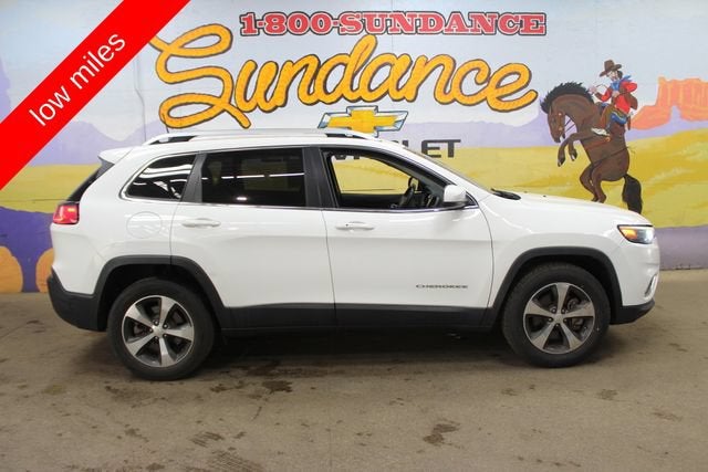 2019 Jeep Cherokee Limited 4x4 in White — front three-quarter view