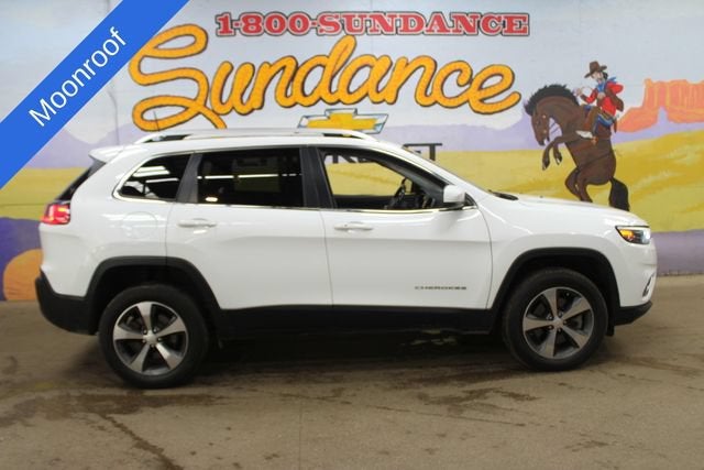 2019 Jeep Cherokee Limited in Bright White — front three-quarter view