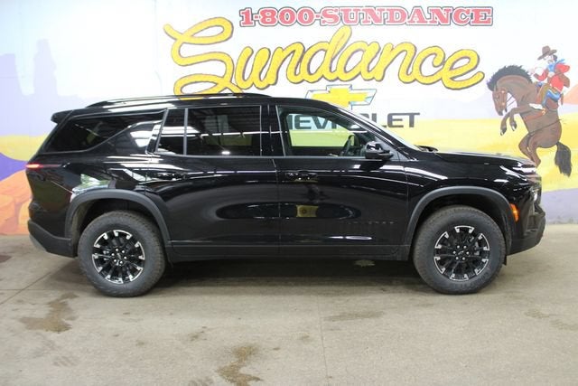 2026 Chevrolet Traverse Z71 in Mosaic Black Metallic — front three-quarter view