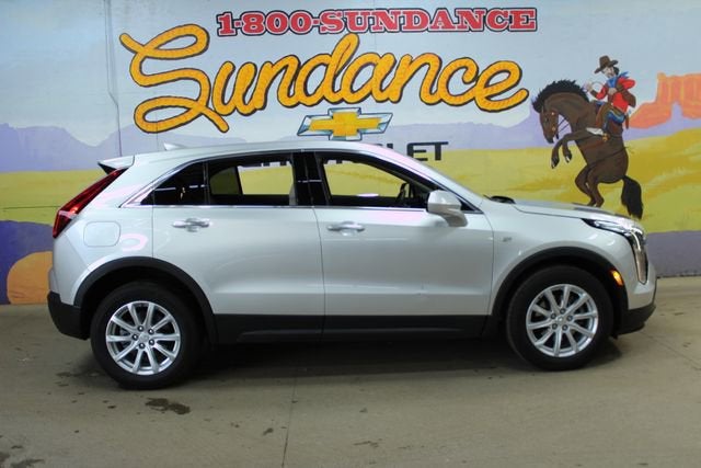 2022 Cadillac XT4 Luxury in Radiant Silver Metallic — front three-quarter view