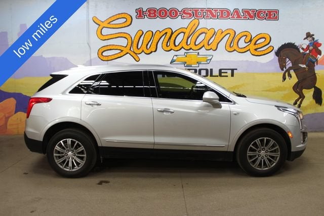 2019 Cadillac XT5 Luxury AWD in Silver — front three-quarter view