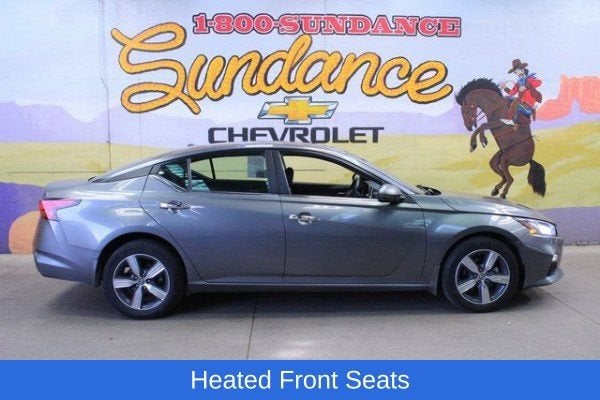 2021 Nissan Altima 2.5 SE in Gray — front three-quarter view
