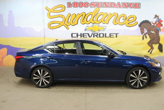 2022 Nissan Altima SR FWD in Blue — front three-quarter view