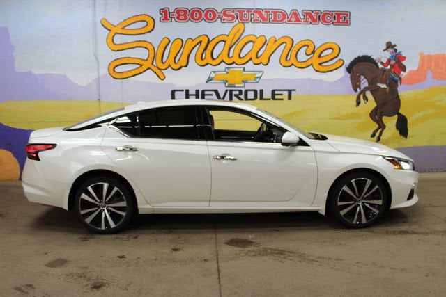 2022 Nissan Altima 2.5 Platinum in White — front three-quarter view