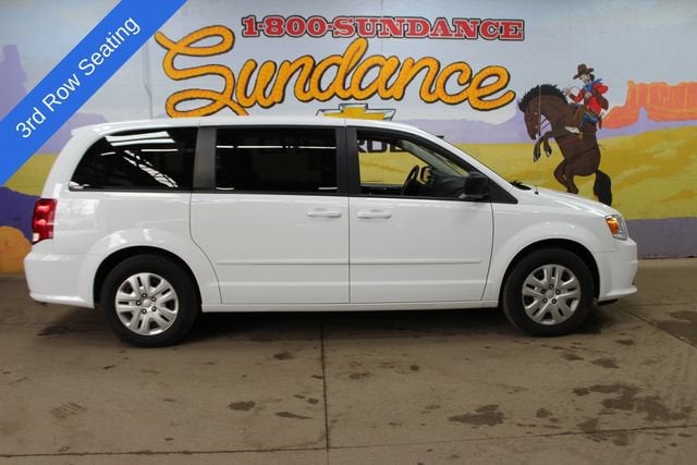 2017 Dodge Grand Caravan SE in White — front three-quarter view
