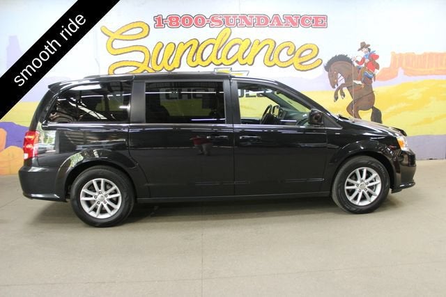 2019 Dodge Grand Caravan SXT in Black — front three-quarter view