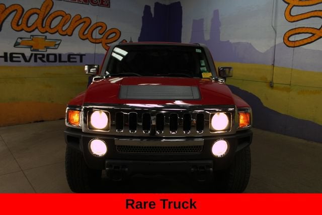 2009 HUMMER H3 — rear three-quarter view