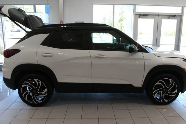2026 Chevrolet Trailblazer RS in Iridescent Pearl Tricoat — front three-quarter view